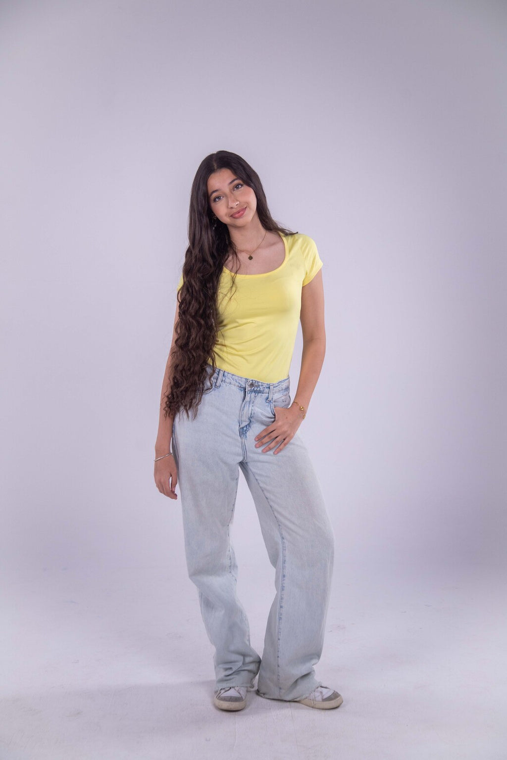 WIDE-PROFILE HALF-SLEEVED TOP