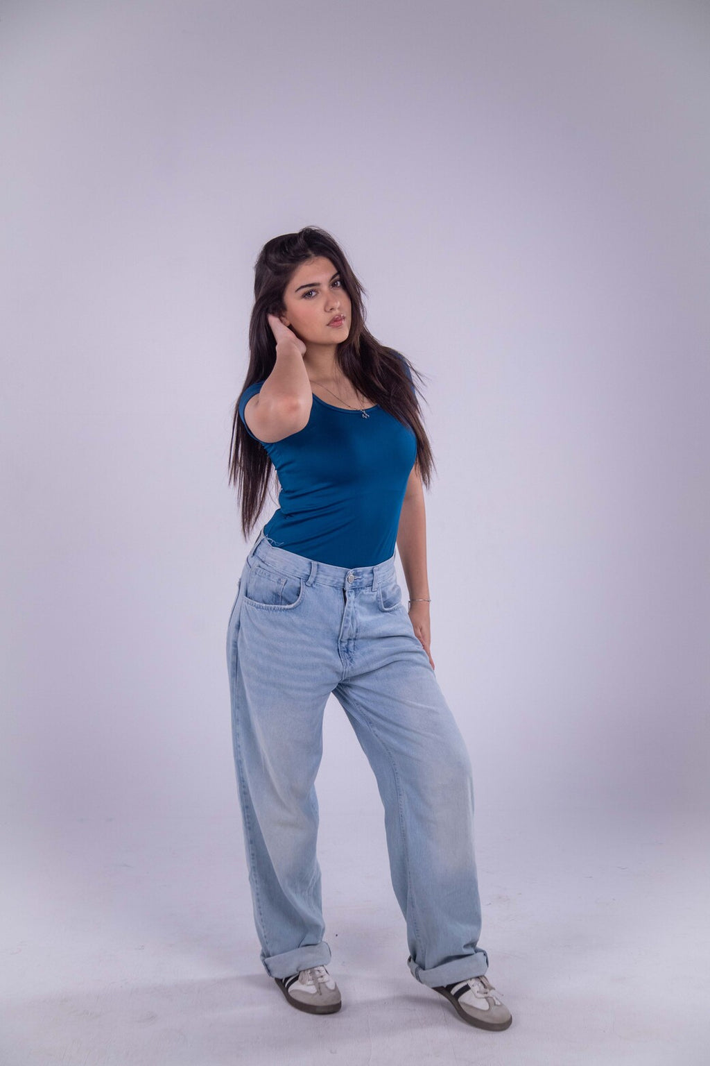 WIDE-PROFILE HALF-SLEEVED TOP