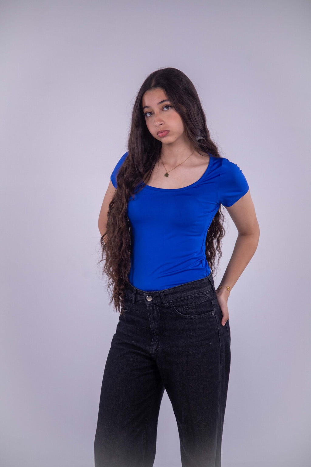 WIDE-PROFILE HALF-SLEEVED TOP