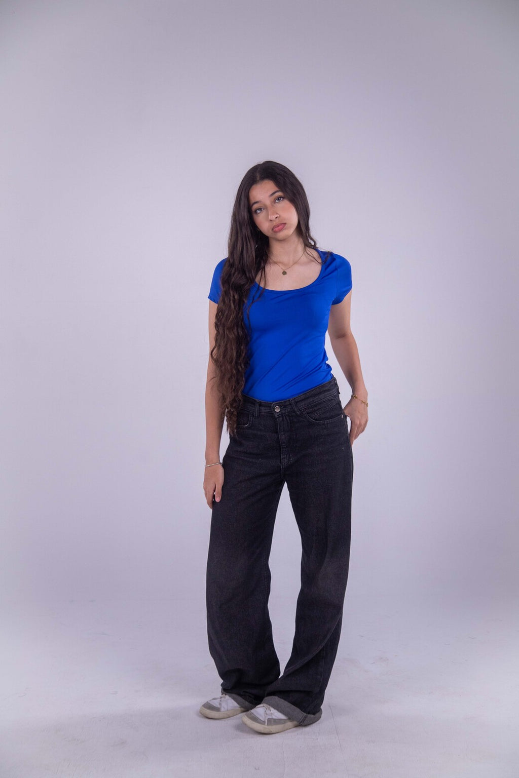 WIDE-PROFILE HALF-SLEEVED TOP